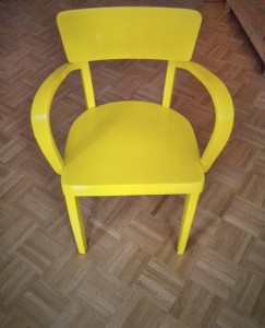 gelber Stuhl