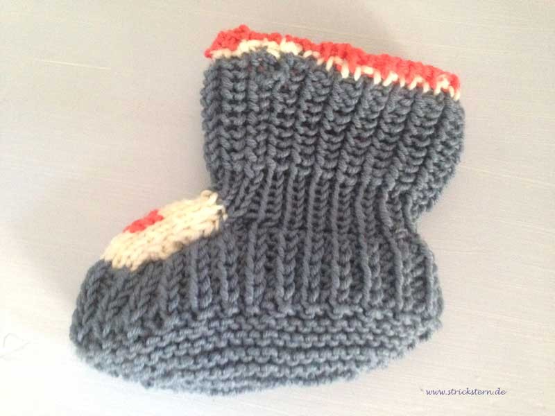 Babyschuhe stricken mit Herz